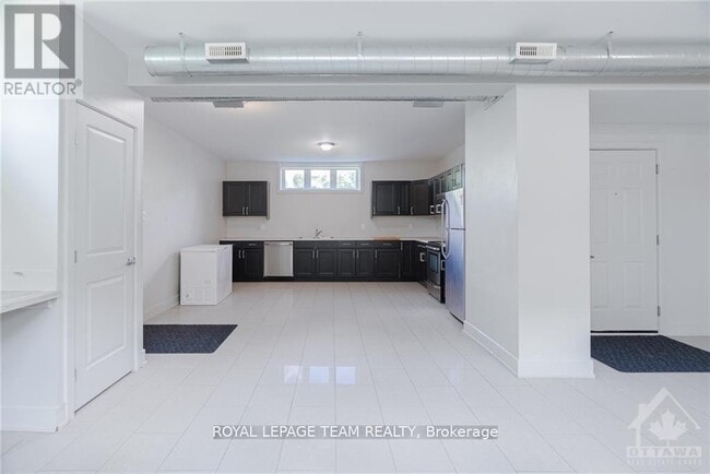 Building Photo - 1100 Hollington St