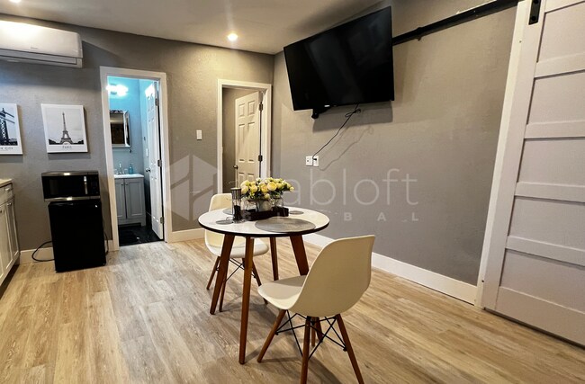 Unit B - 7502 Lakeside Blvd