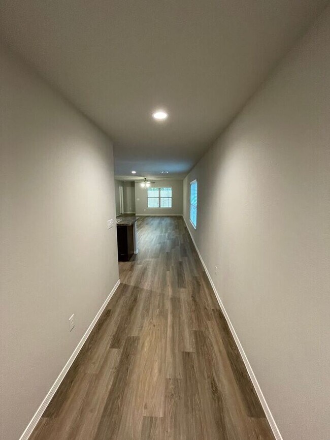 Foto del edificio - *Valentine's Day Special!* Three Bedroom |...
