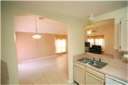 Building Photo - 15518 Town Green Dr