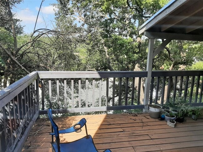 Building Photo - 3601 N Hills Dr