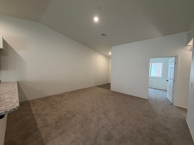 Foto del edificio - 7190 E 39th St