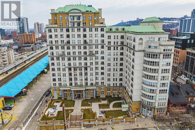 Building Photo - 135 James St S