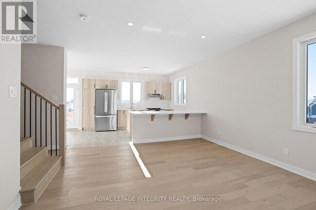 Building Photo - 166 Beebalm Cres