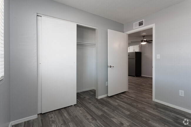 2BR, 1BA - 739 SF - The Palisades