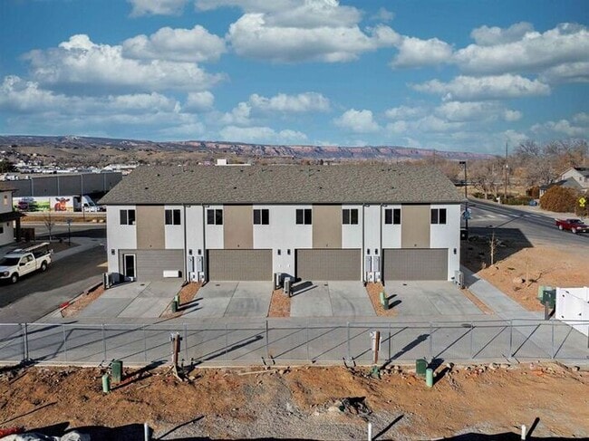 Building Photo - Brand-New 4-Bedroom Townhome in Orchard Mesa!