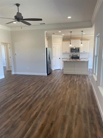Building Photo - 6950 Phoenix Dr