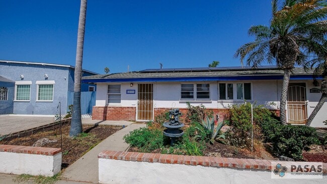 Building Photo - Beachside Living – Stylish 1BR with Washer...