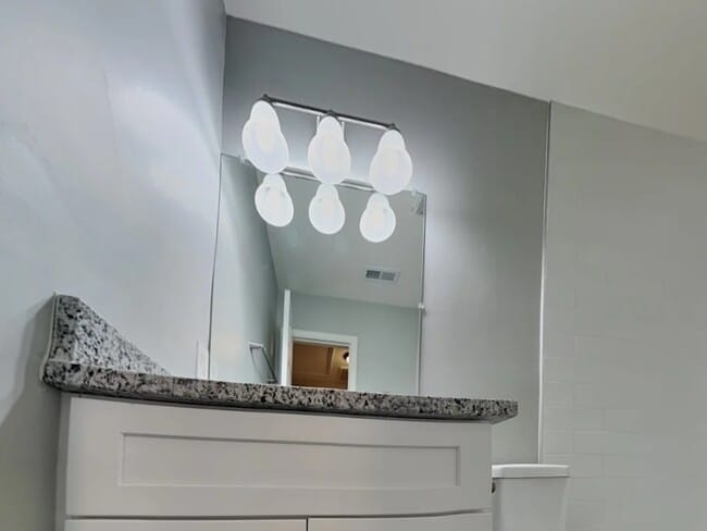 Foto del edificio - 302 Graham Meadow Dr