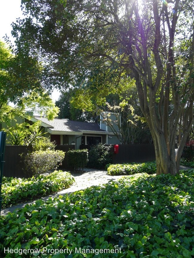 Foto del edificio - 3 br, 2 bath House - 1126 Walnut Street