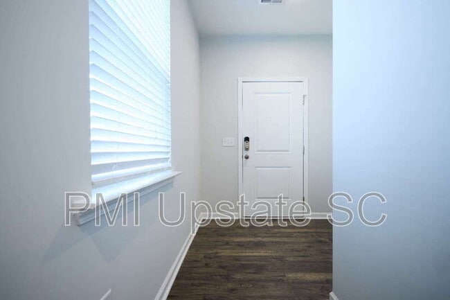 Building Photo - 405 Mariene Dr