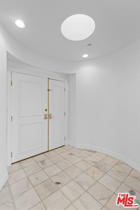 Foto del edificio - 121 N Almont Dr
