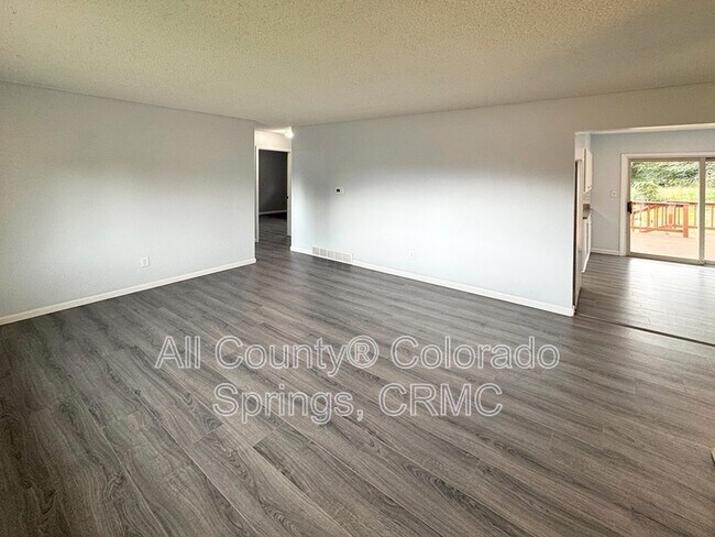Building Photo - 1595 Luna Vista St
