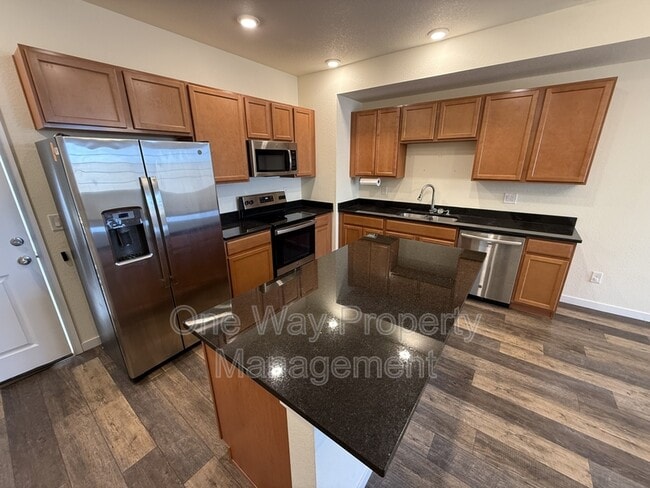 Foto del edificio - 885 E 98th Ave