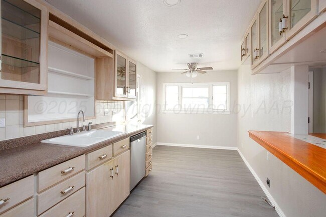 Building Photo - Cute Avondale Home