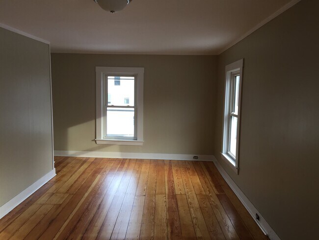 Building Photo - 15 River St