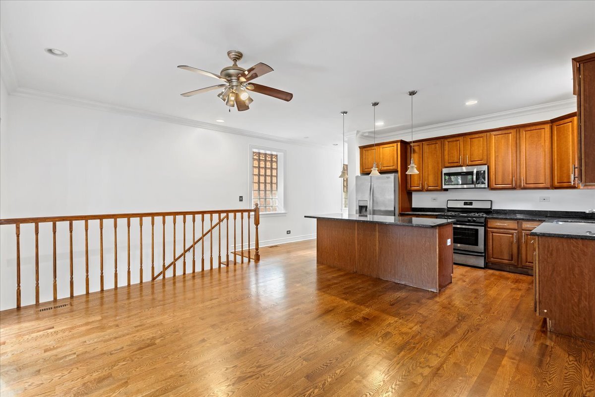 Primary Photo - 2018 W Chase Ave