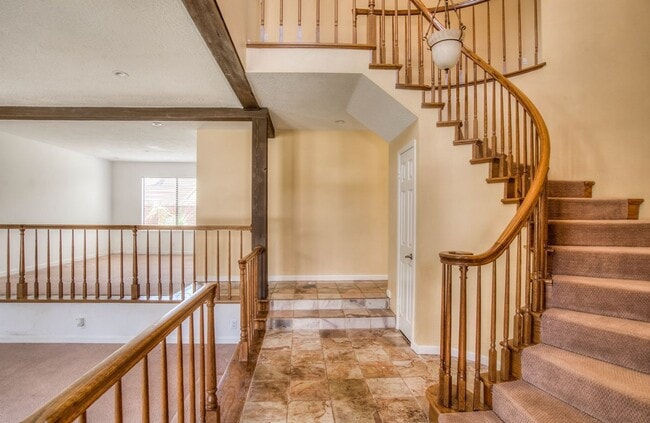 Building Photo - 4546 E Blue Jay Ave