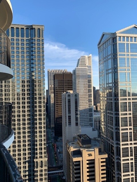 Foto del edificio - 300 N State St