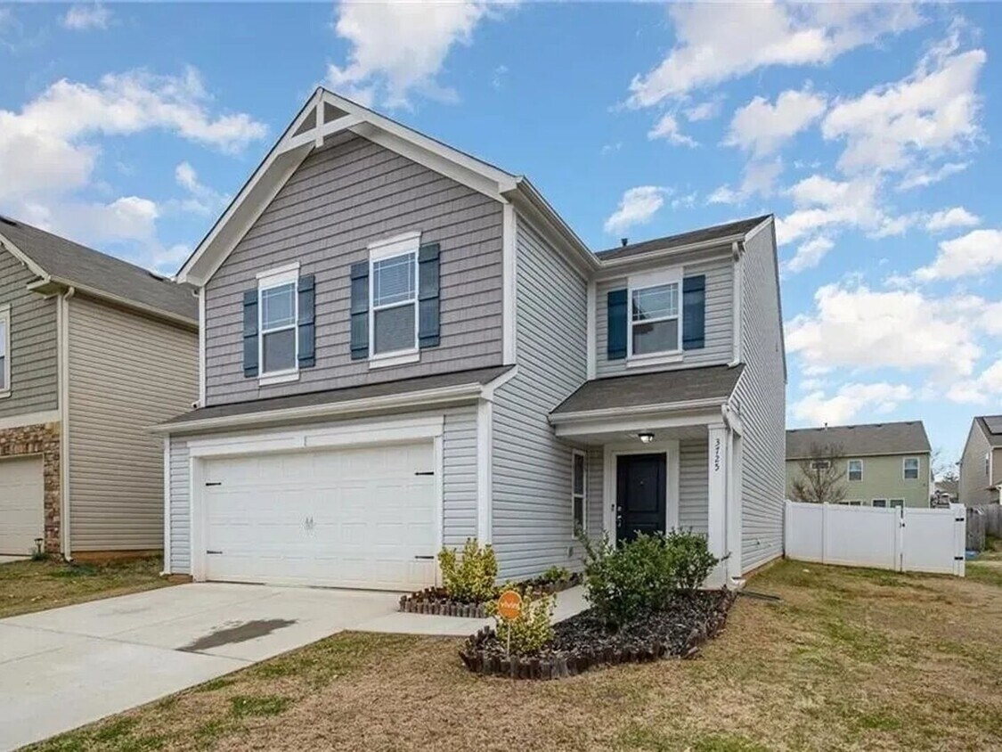 Primary Photo - 4 Bedroom Single Family Home in Charlotte