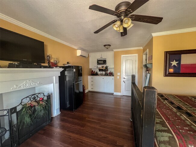 Foto del edificio - 9500 Mayfield Ave