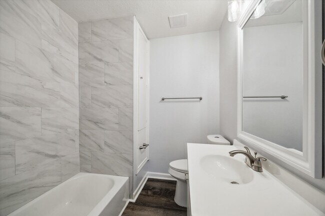 Building Photo - 705 Westshire Dr