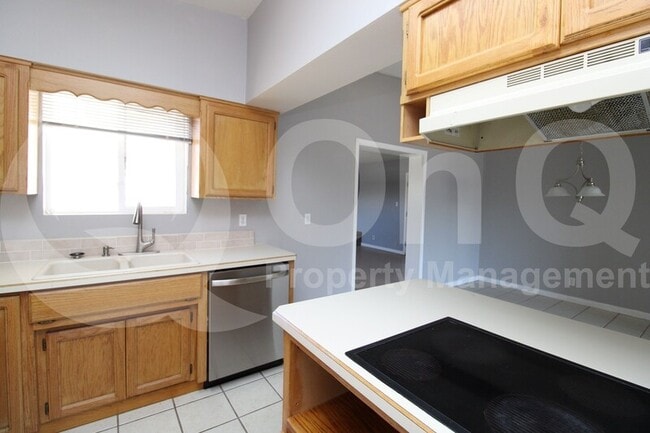 Foto del edificio - 1502 W Helena Dr