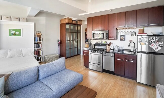 Foto del edificio - BEAUTIFUL 1 BEDROOM 1 BATHROOM