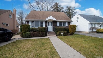 Building Photo - 62 Cedar St