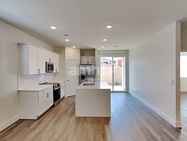 Building Photo - 513 Silverbell Fls Pl