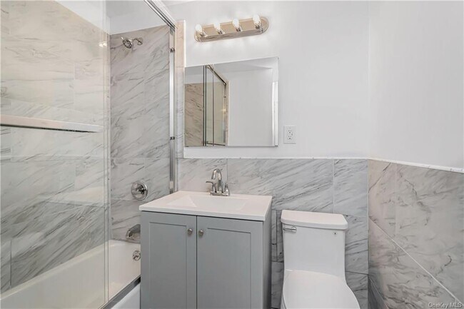 Building Photo - 640 W 227th St