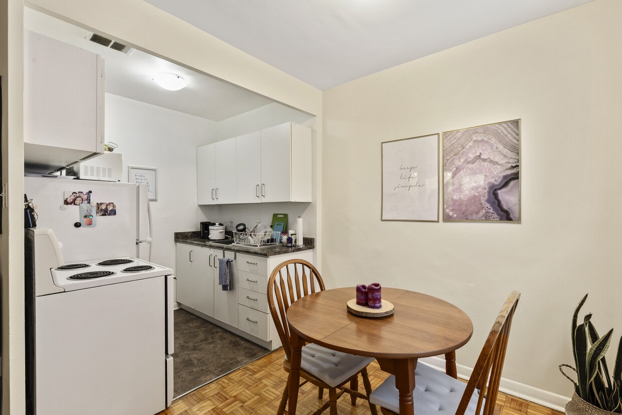 Building Photo - 149 St George St