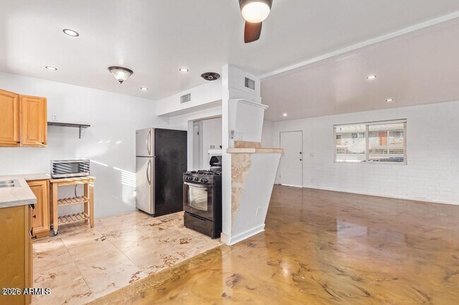 Foto del edificio - 6841 E 2nd St