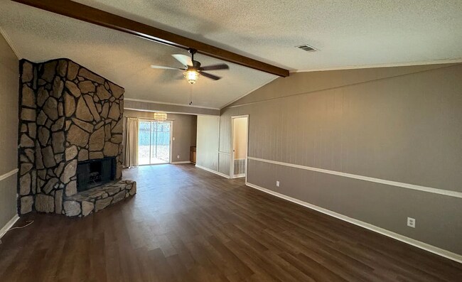 Foto del edificio - 654 Mayflower Dr