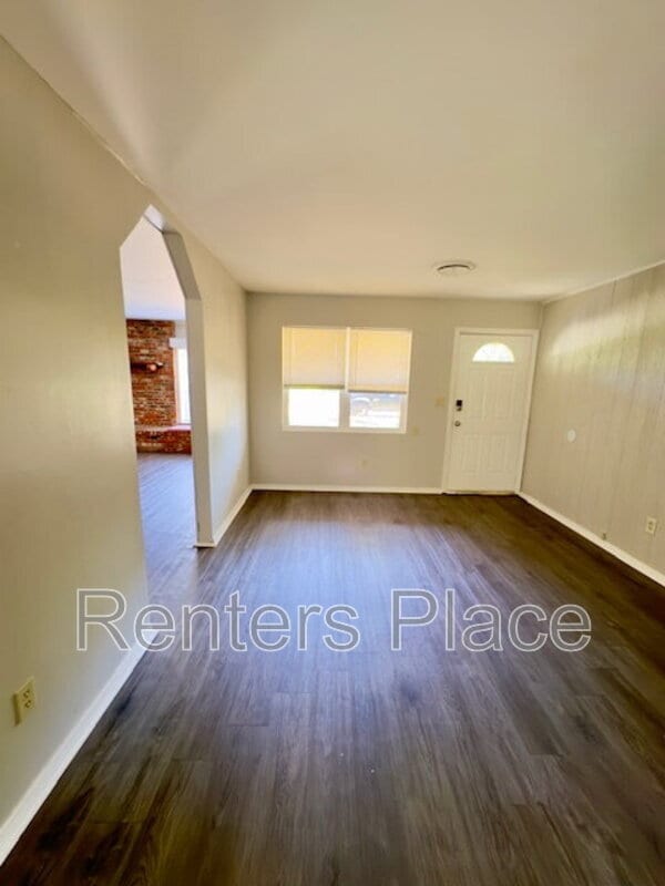 Building Photo - 1948 S Hickory Ave