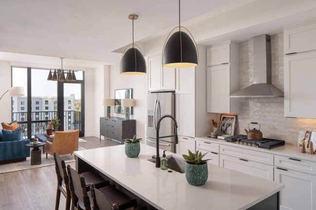 Building Photo - Oro Ballantyne