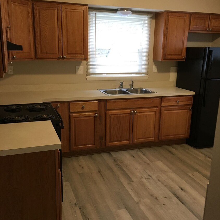 Primary Photo - Nicely Remodeled 3 Bed 1.25 bath home