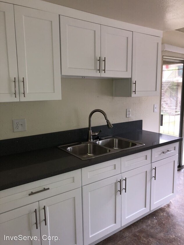 Primary Photo - 339 S Pomelo Ave