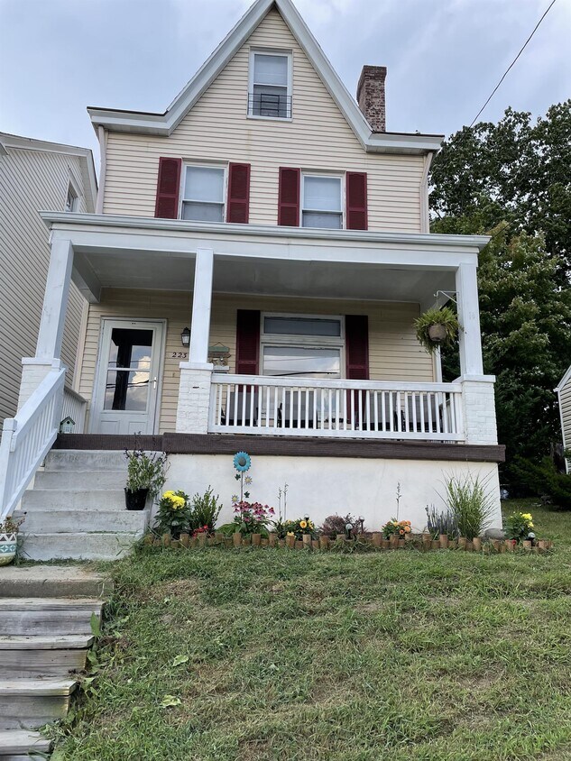 Primary Photo - 223 E Pennview Ave