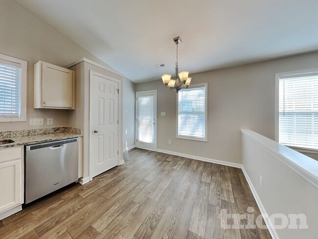 Foto del edificio - 4991 Astonshire Ln