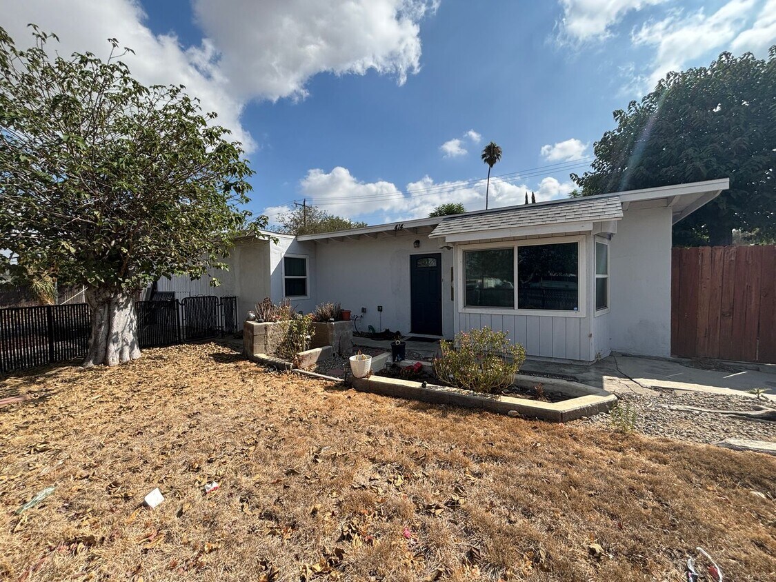 Foto principal - Updated 3-Bedroom Home with Office on a La...