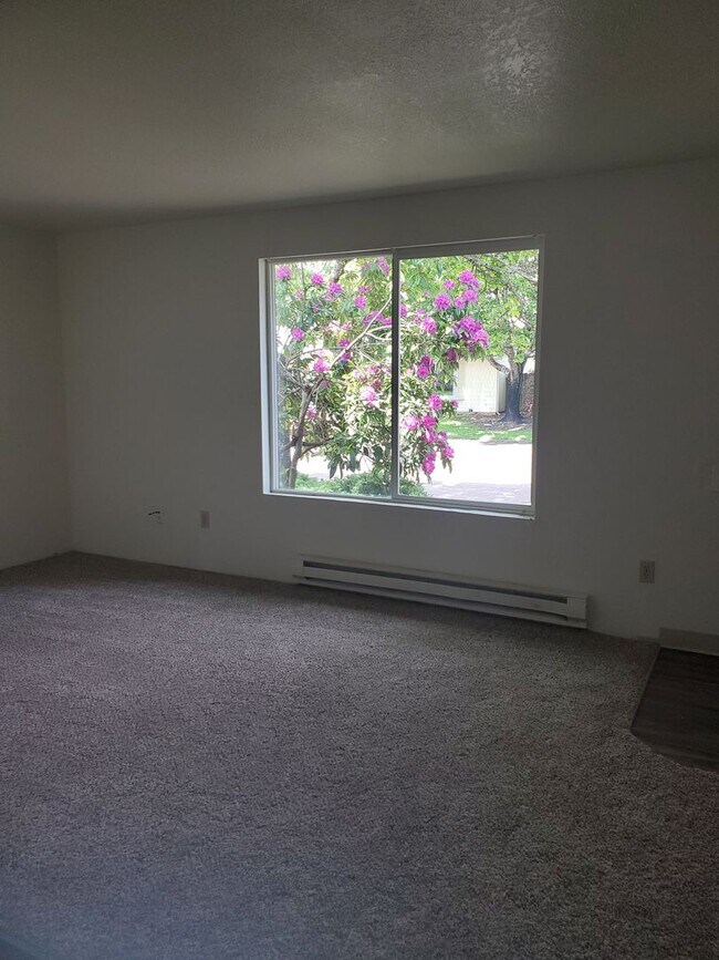 Foto del edificio - 2 bed 1 bath Duplex