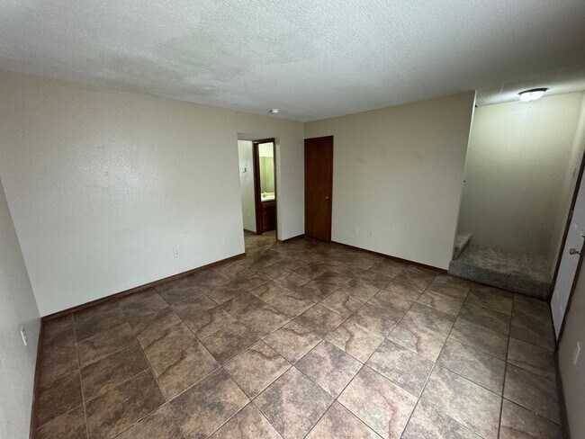 Foto del edificio - Updated 2 bedroom 1.5 bath Townhome in a g...