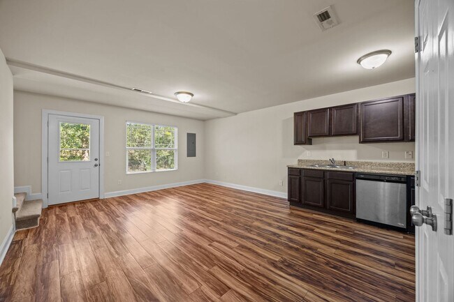 Foto del edificio - RECEIVE ONE MONTHS RENT FREE WITH THIS SPECIFIC UNIT!