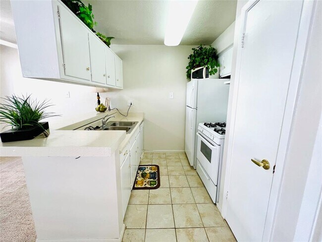 Building Photo - 2408 Elmen St