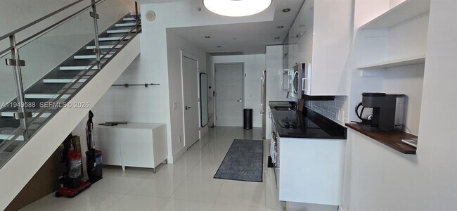 Foto del edificio - 60 SW 13th St