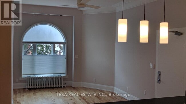 Building Photo - 648 Bathurst St
