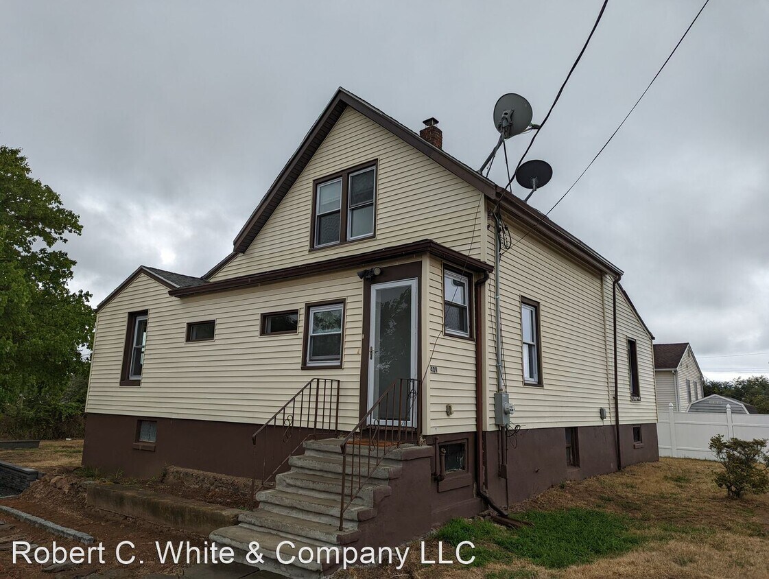 3 br, 1 bath House 409 Burr Street House Rental in New Haven, CT