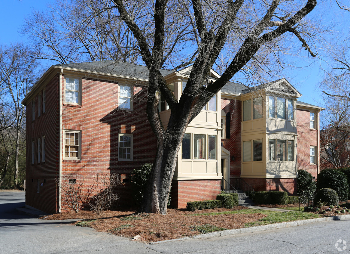 Building Photo - Peachtree Memorial Crest