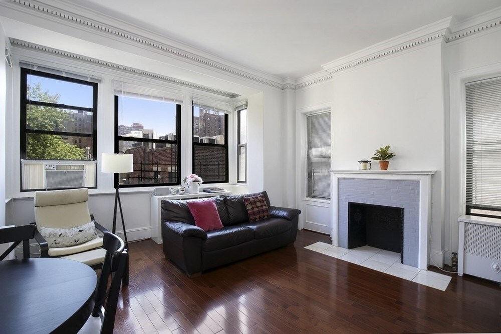 Foto principal - 125 Riverside Dr